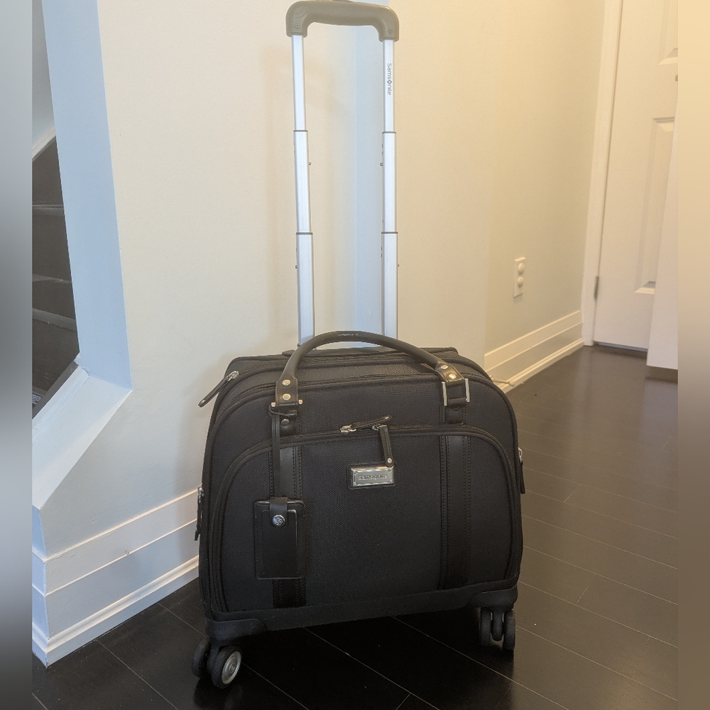 Samsonite Black Spinner Rolling Briefcase with Telescoping Handle